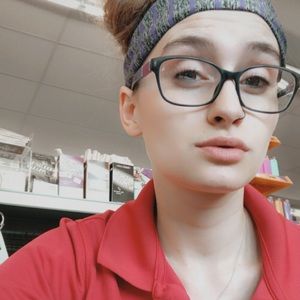 Meet your Posher, Alexis